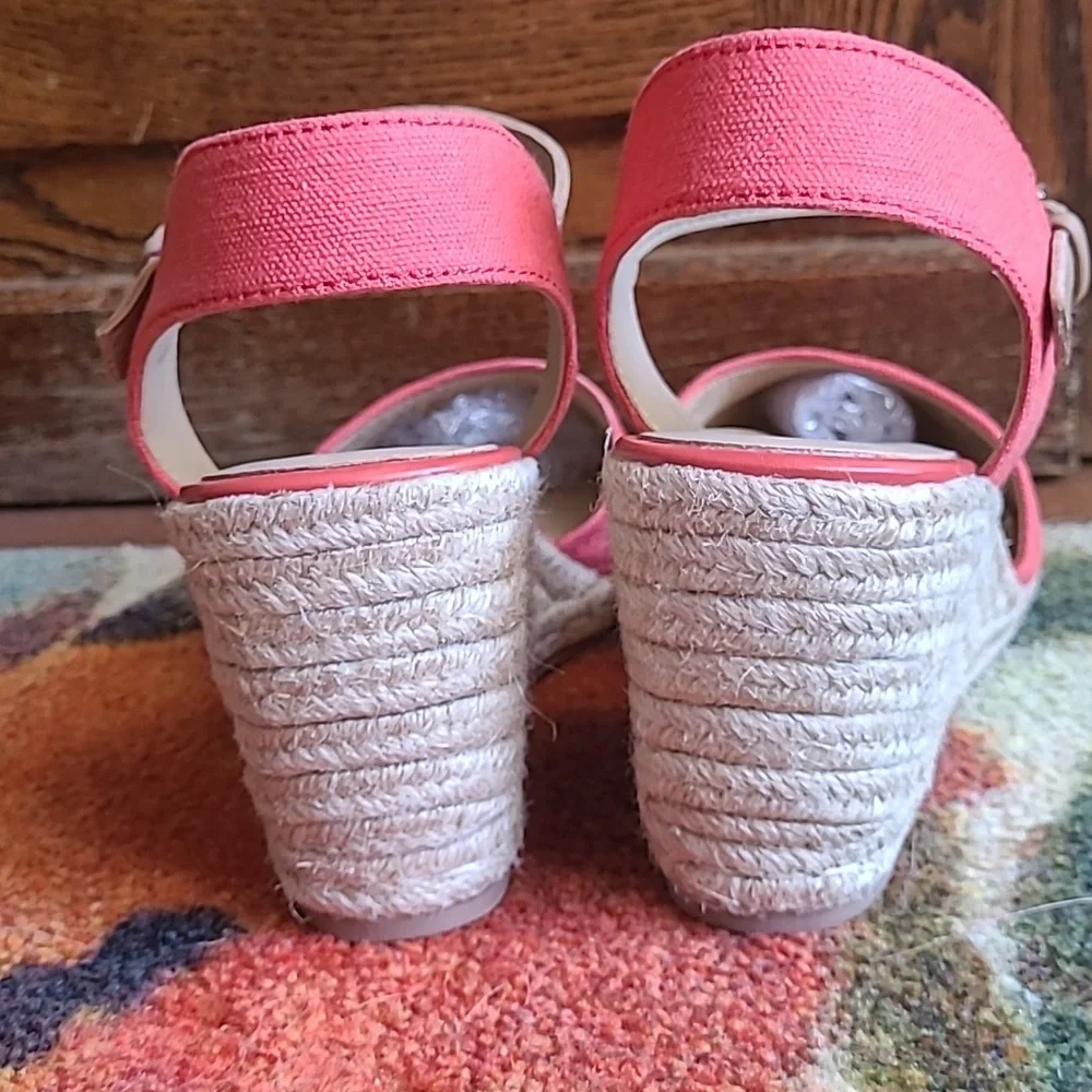 Naturalizer Phebe Coral Wedge Sandals Size 9.5